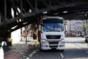 LKW blieb unter Bruecke haengen Koeln Deutz Opladenerstr Deutz Muelheimerstr P014